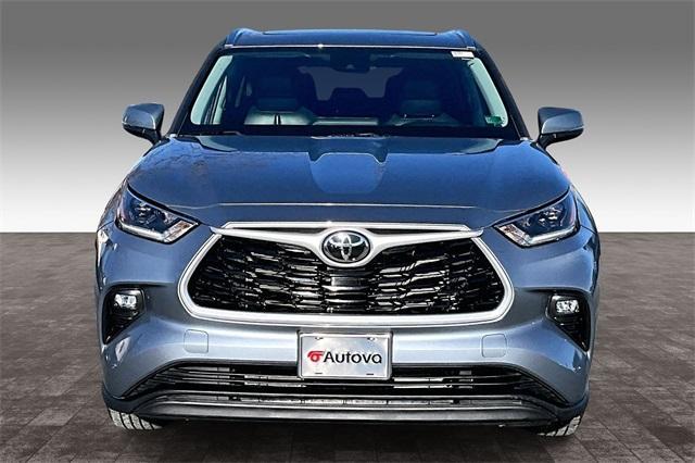used 2021 Toyota Highlander car, priced at $33,591