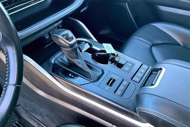 used 2021 Toyota Highlander car, priced at $33,591