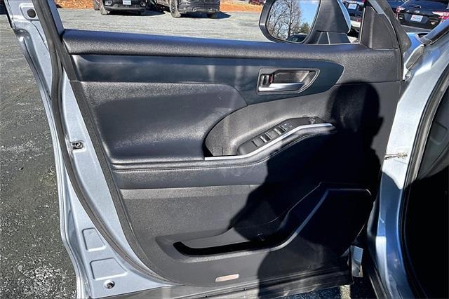 used 2021 Toyota Highlander car, priced at $33,591