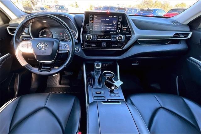 used 2021 Toyota Highlander car, priced at $33,591