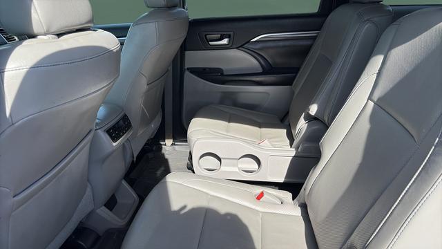 used 2018 Toyota Highlander car, priced at $25,579