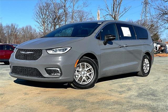 used 2025 Chrysler Pacifica car, priced at $34,131