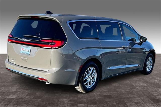 used 2025 Chrysler Pacifica car, priced at $33,994
