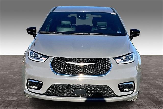 used 2025 Chrysler Pacifica car, priced at $33,994