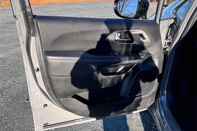 used 2025 Chrysler Pacifica car, priced at $33,994