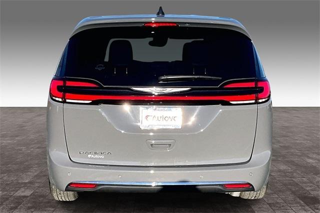 used 2025 Chrysler Pacifica car, priced at $33,994