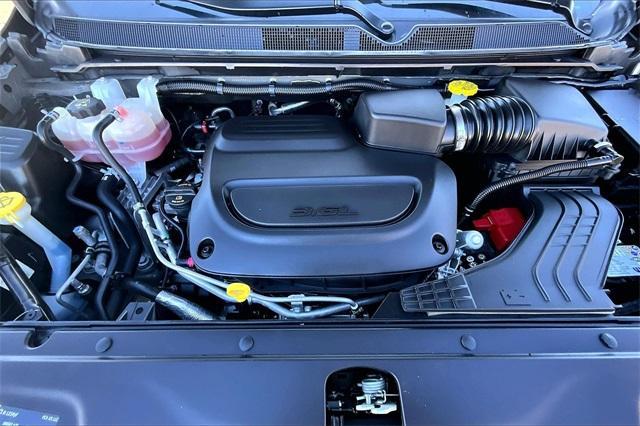 used 2025 Chrysler Pacifica car, priced at $33,994