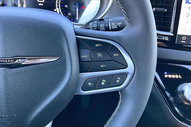used 2025 Chrysler Pacifica car, priced at $33,994