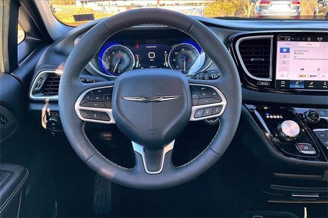 used 2025 Chrysler Pacifica car, priced at $33,994