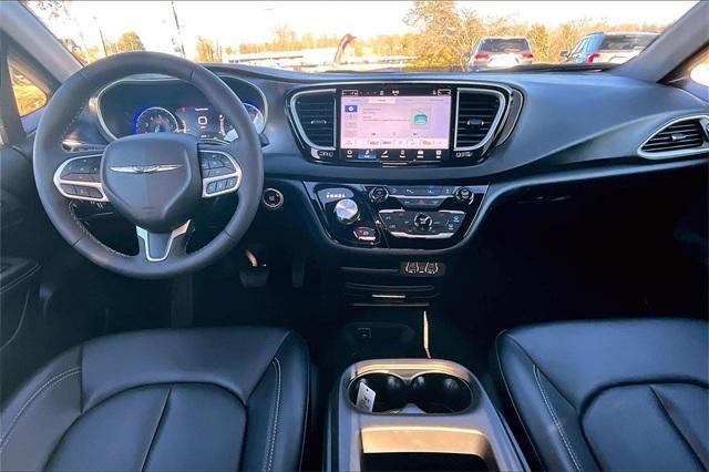 used 2025 Chrysler Pacifica car, priced at $33,994