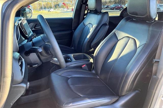 used 2025 Chrysler Pacifica car, priced at $33,994
