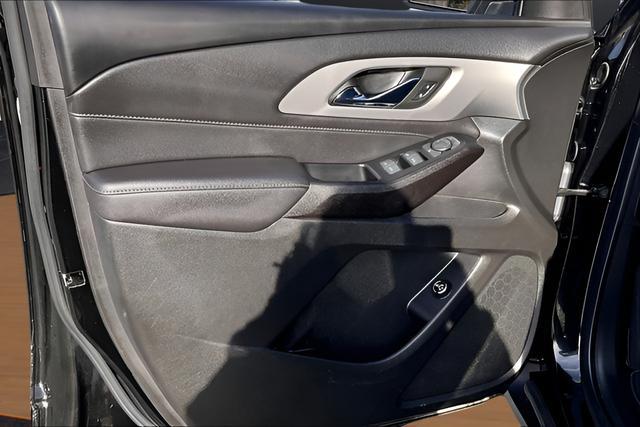 used 2023 Chevrolet Traverse car, priced at $28,789