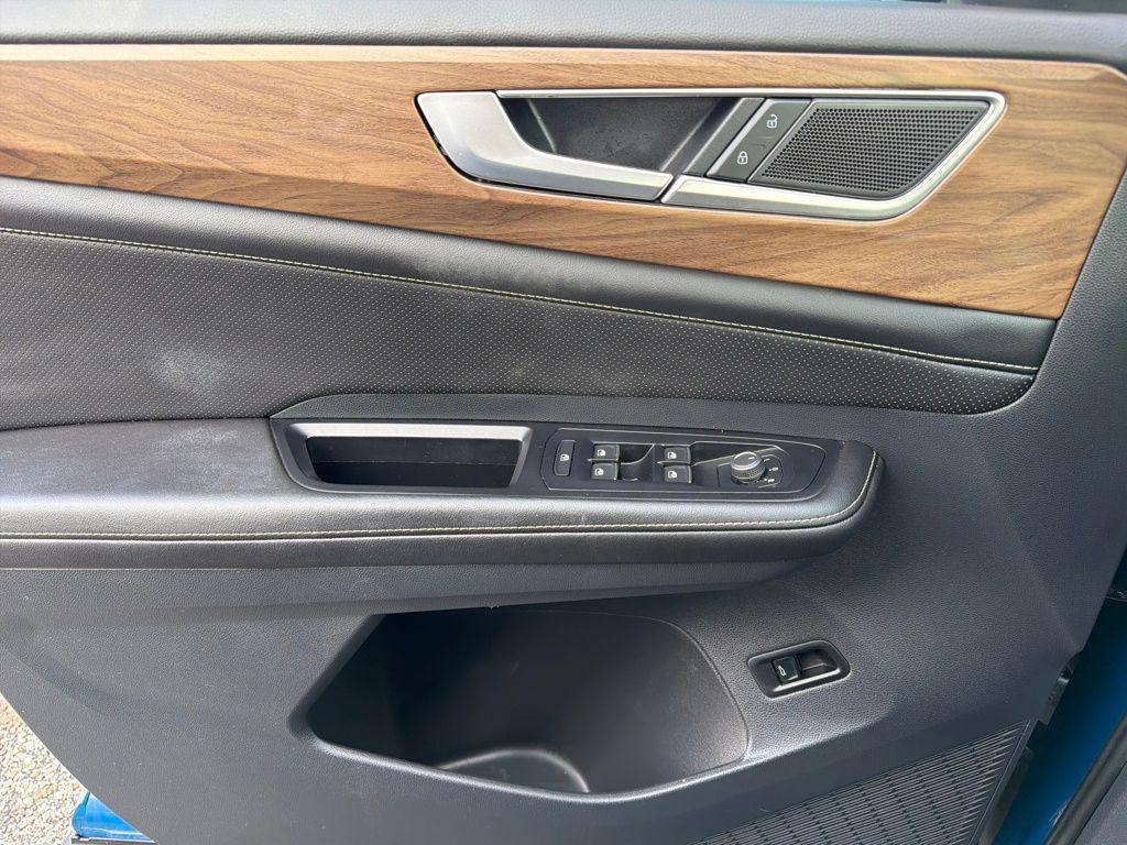 used 2025 Volkswagen Atlas car, priced at $36,455