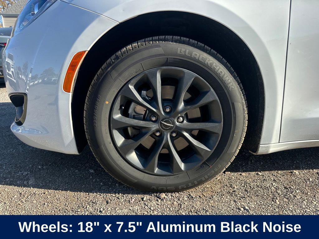 used 2018 Chrysler Pacifica car, priced at $15,595