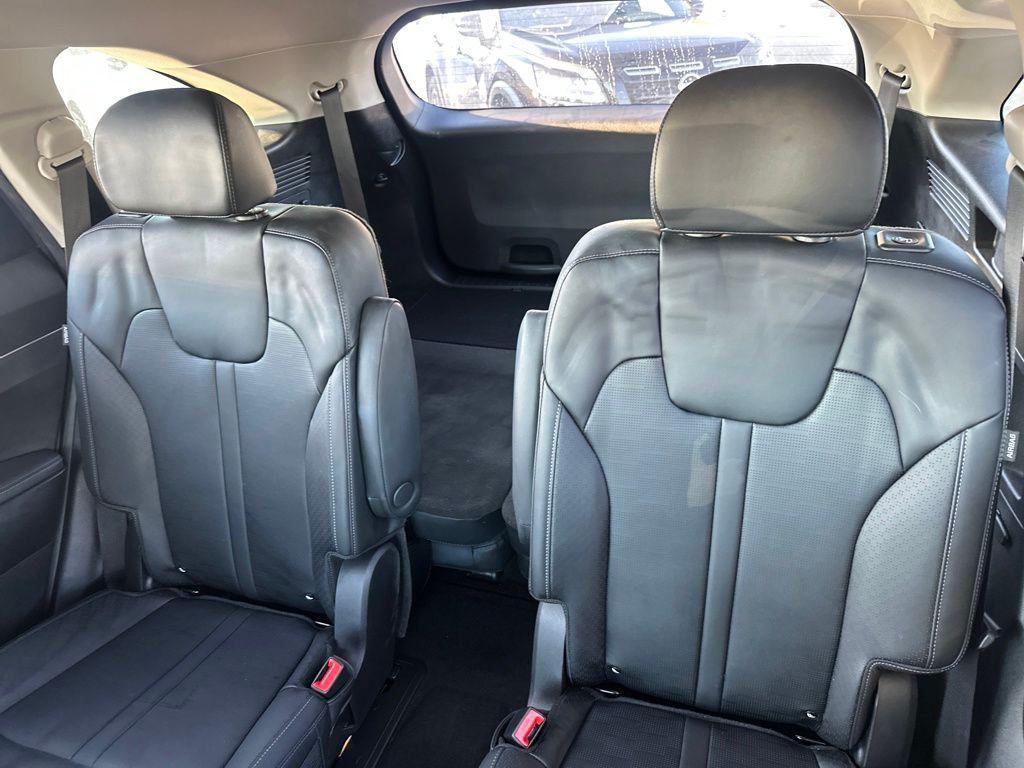 used 2025 Kia Sorento Hybrid car, priced at $33,745