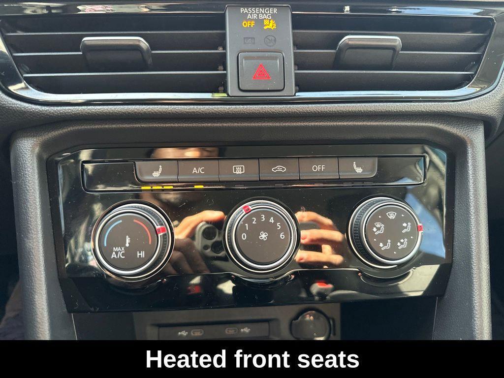 Pure White 2023 Volkswagen Taos 1.5T SE