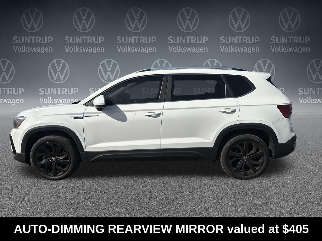 Pure White 2023 Volkswagen Taos 1.5T SE