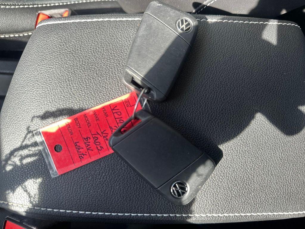 Pure White 2023 Volkswagen Taos 1.5T SE