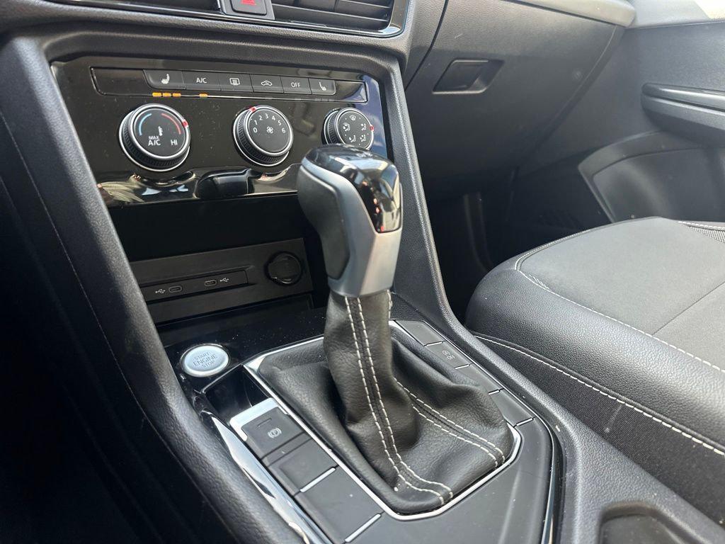 Pure White 2023 Volkswagen Taos 1.5T SE