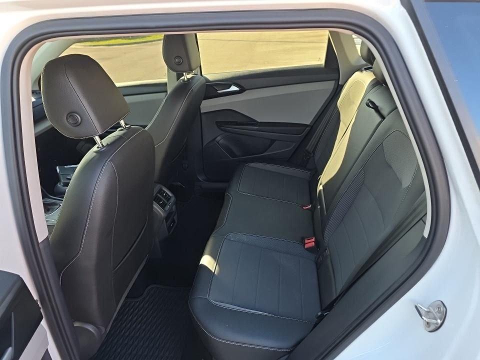 Pure White 2023 Volkswagen Taos 1.5T SE