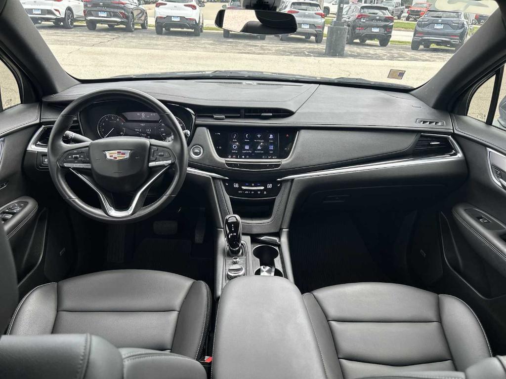 used 2025 Cadillac XT6 car, priced at $45,677