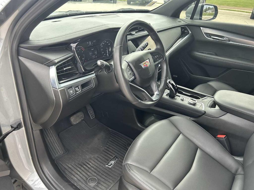 used 2025 Cadillac XT6 car, priced at $45,677