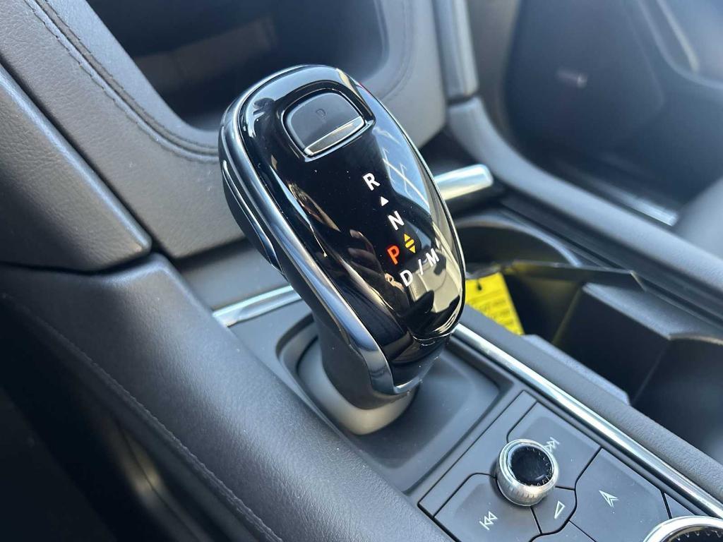 new 2025 Cadillac XT5 car, priced at $60,090