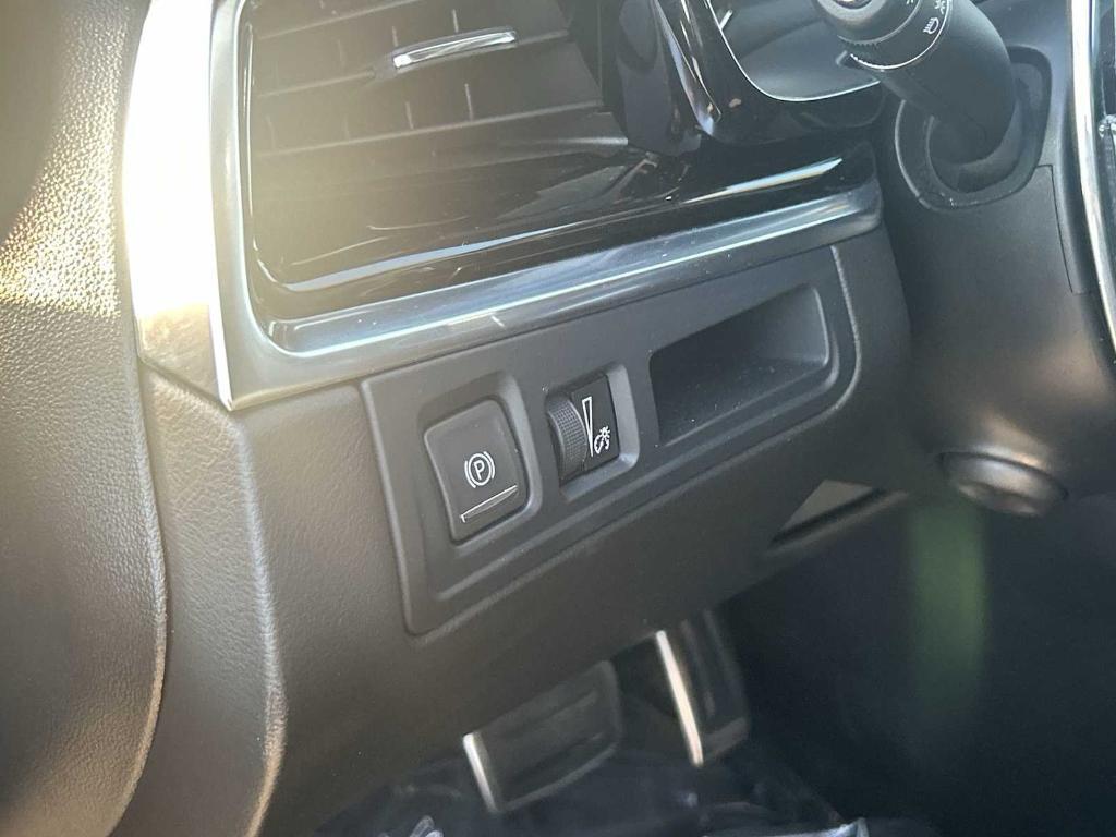 used 2024 Cadillac XT6 car, priced at $43,790