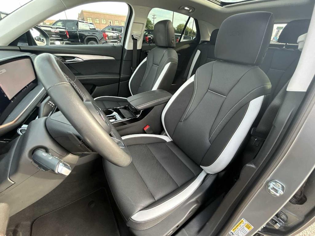 new 2025 Buick Envision car, priced at $38,390