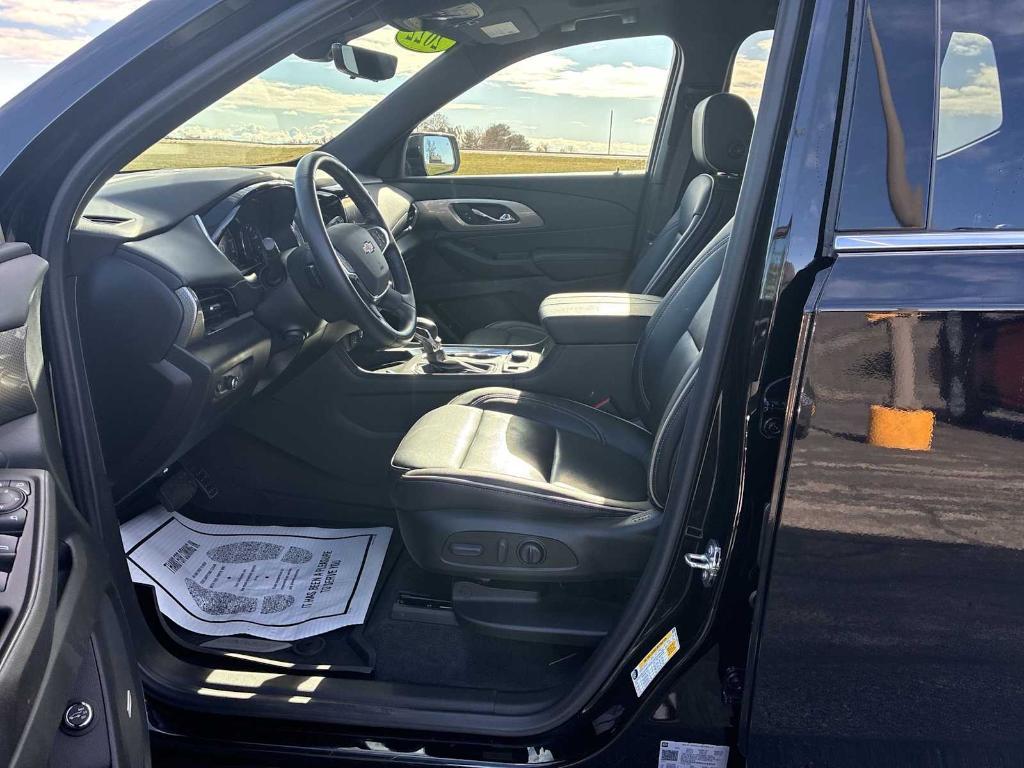 used 2022 Chevrolet Traverse car, priced at $31,190