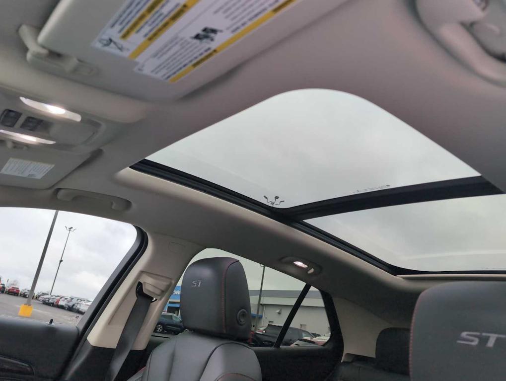 used 2023 Buick Envision car, priced at $27,490