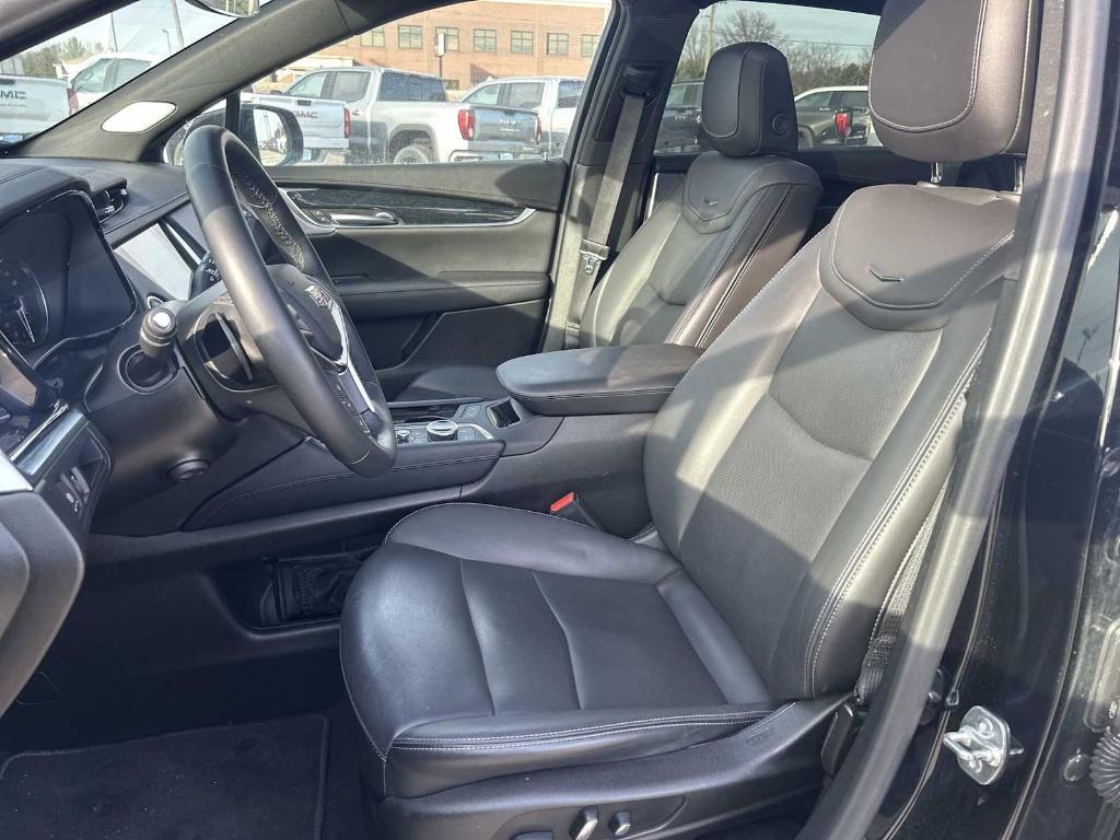 used 2025 Cadillac XT5 car, priced at $40,490