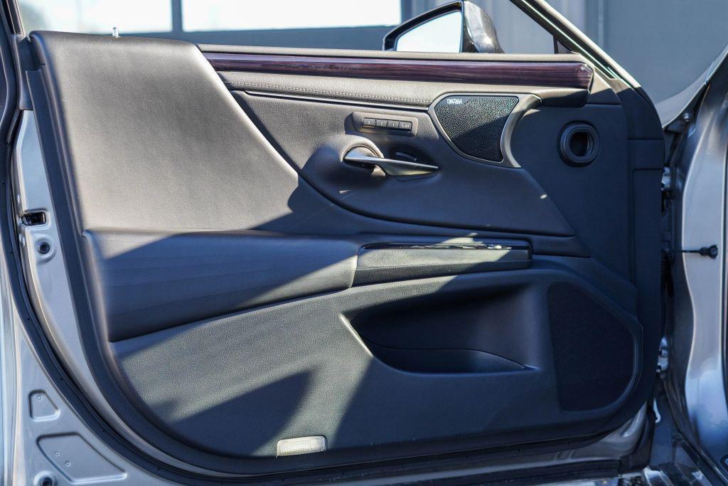 used 2019 Lexus ES 350 car, priced at $24,999