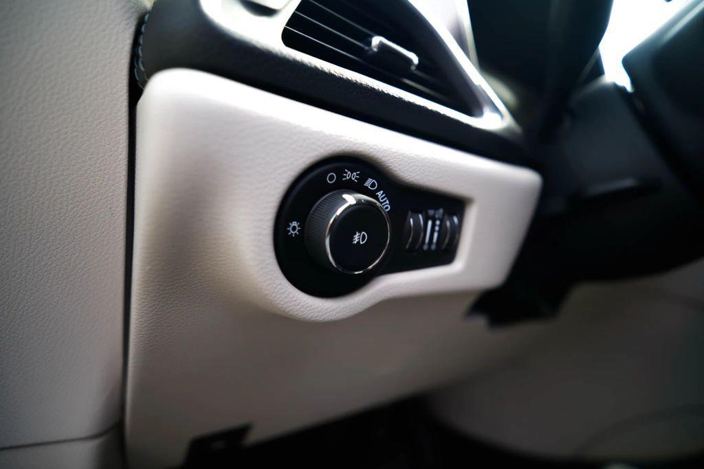 used 2018 Chrysler Pacifica Hybrid car, priced at $13,999