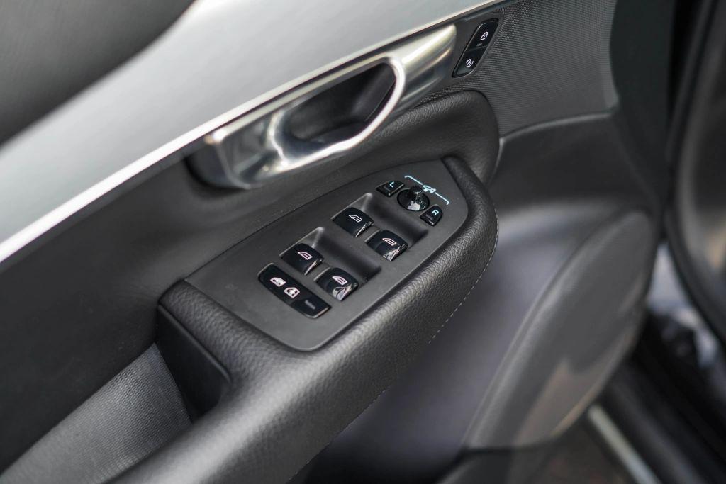 used 2018 Volvo XC90 car, priced at $15,999