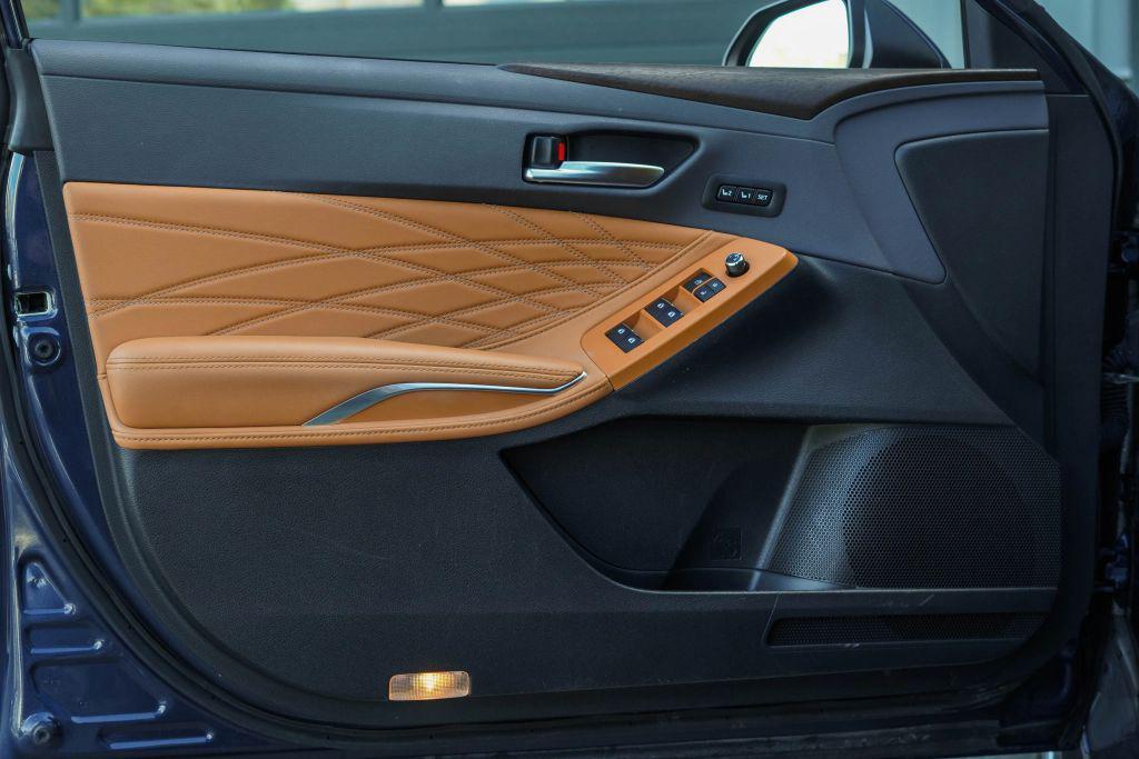 used 2019 Toyota Avalon Hybrid car, priced at $26,999