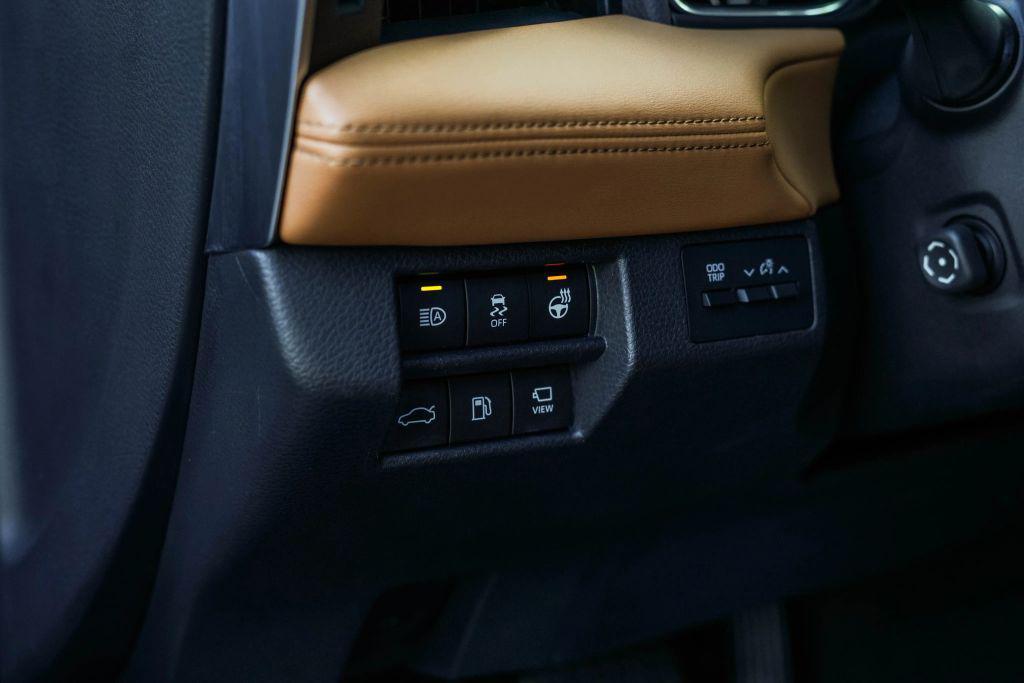 used 2019 Toyota Avalon Hybrid car, priced at $26,999