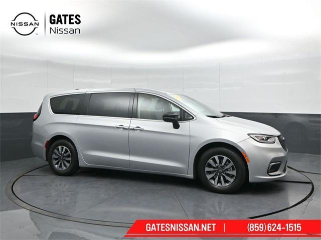 used 2024 Chrysler Pacifica Hybrid car, priced at $29,990