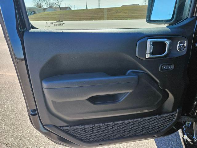 used 2025 Jeep Gladiator car, priced at $37,800