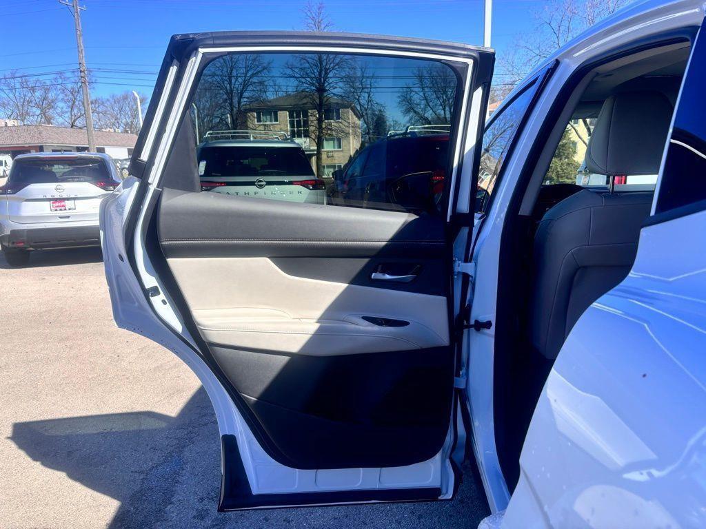 new 2025 Nissan Murano car, priced at $36,756