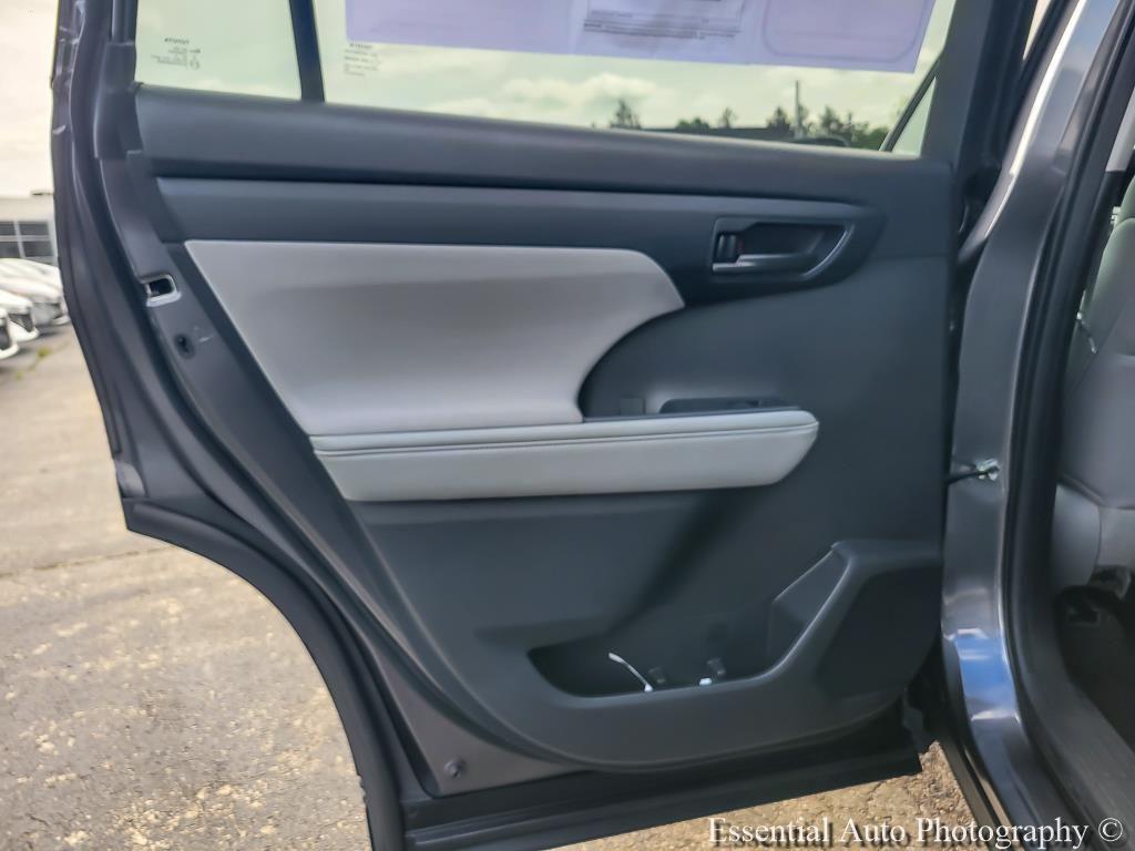 used 2023 Toyota Highlander car, priced at $30,889