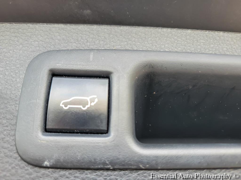 used 2023 Toyota Highlander car, priced at $30,889