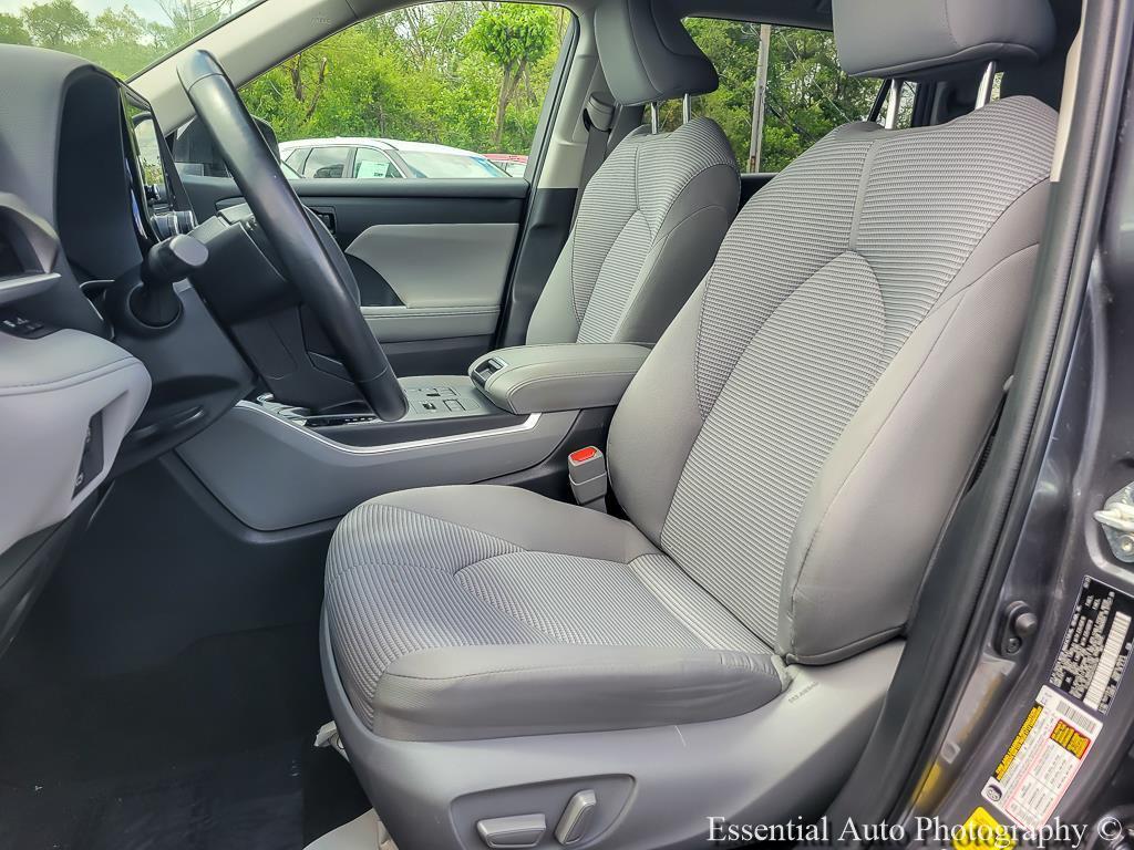 used 2023 Toyota Highlander car, priced at $30,889