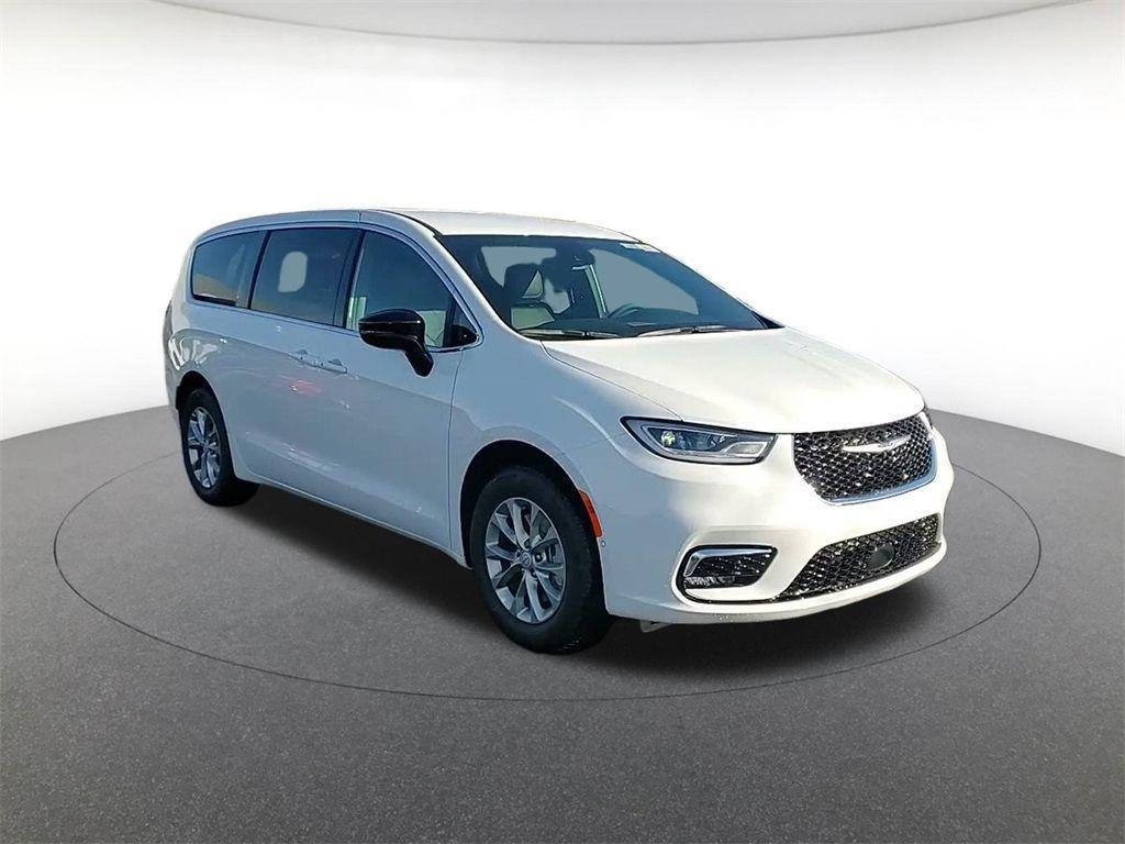 used 2025 Chrysler Pacifica car, priced at $29,997
