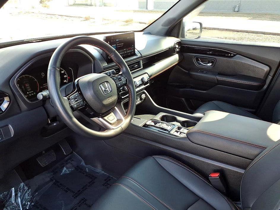 used 2025 Honda Pilot car, priced at $45,407