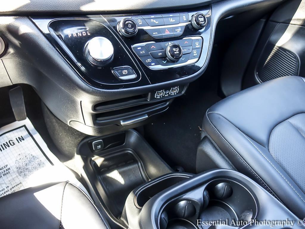 used 2025 Chrysler Pacifica car, priced at $30,227
