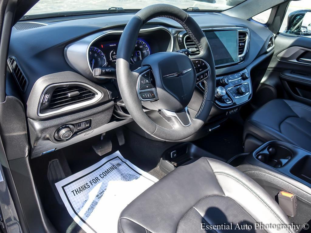 used 2025 Chrysler Pacifica car, priced at $30,227