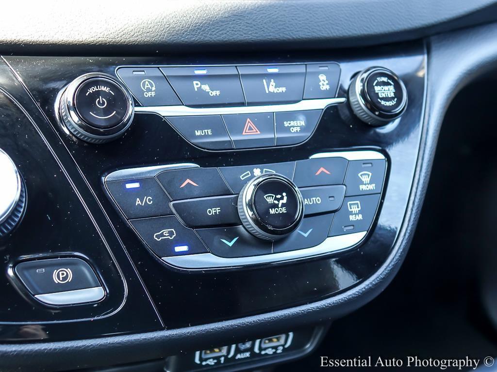 used 2025 Chrysler Pacifica car, priced at $30,227