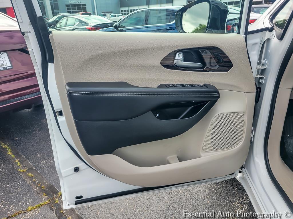 used 2023 Chrysler Pacifica Hybrid car, priced at $27,797