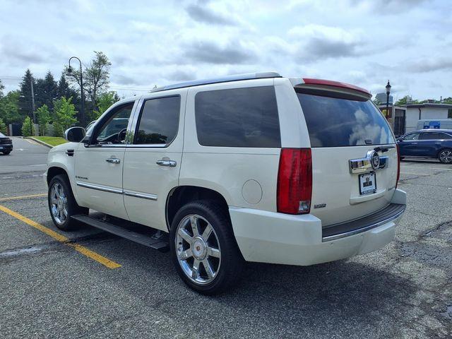 used 2009 Cadillac Escalade car, priced at $14,800